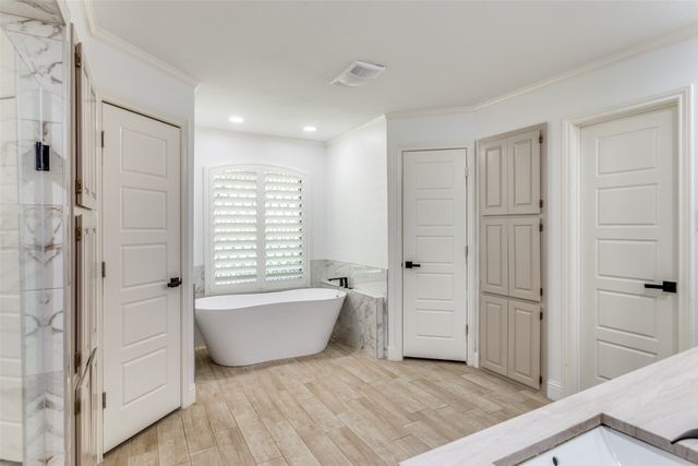 11905 Blue Creek Drive, Fort Worth, TX 76008