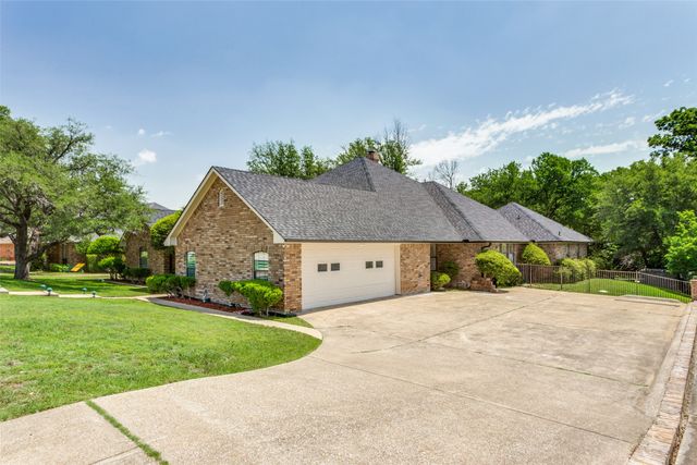 11905 Blue Creek Drive, Fort Worth, TX 76008