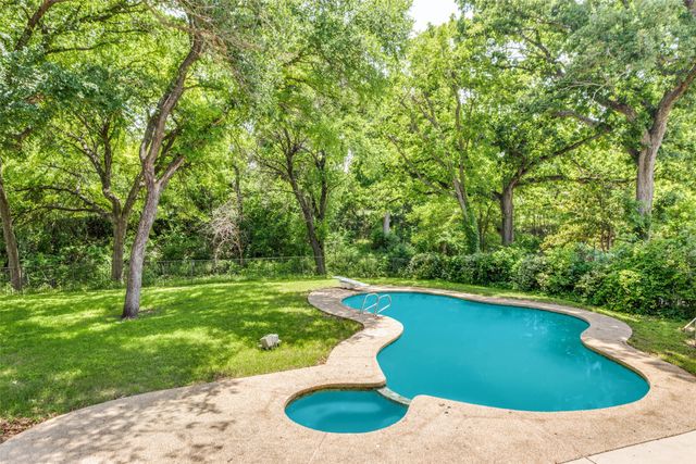 11905 Blue Creek Drive, Fort Worth, TX 76008