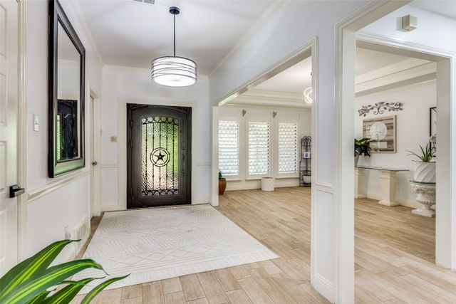 11905 Blue Creek Drive, Fort Worth, TX 76008