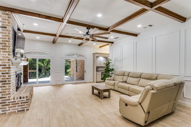 11905 Blue Creek Drive, Fort Worth, TX 76008