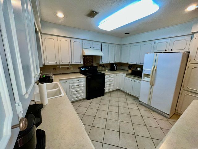 200 Higden Rd., Higden, AR 72067