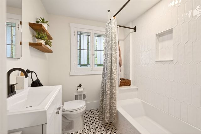 85 Woodland Park, Rochester, NY 14610