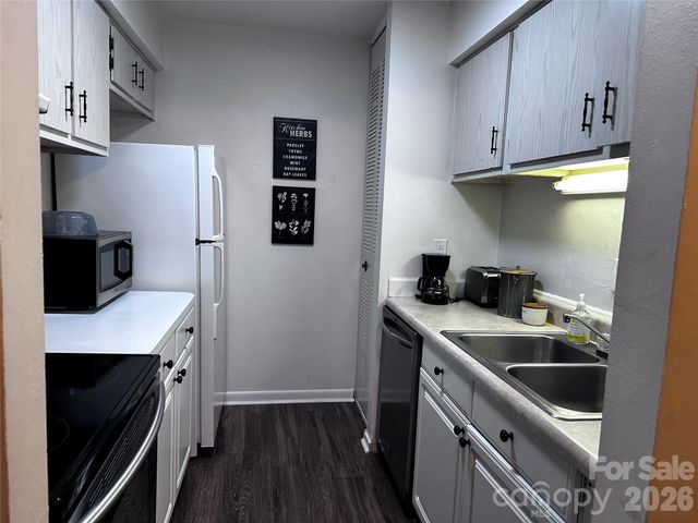 306 Orchard Trace Lane, Charlotte, NC 28213