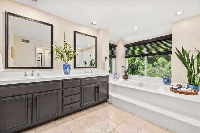 15 Highpoint, Rancho Santa Margarita, CA 92679