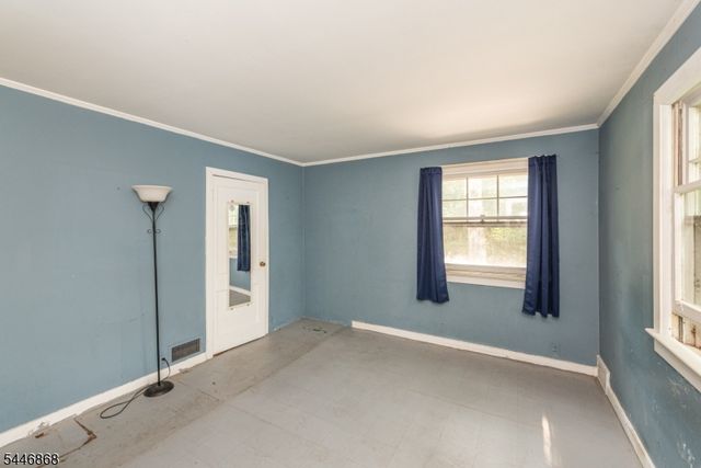 197 Snake Den Rd, Bloomingdale Boro, NJ 07465