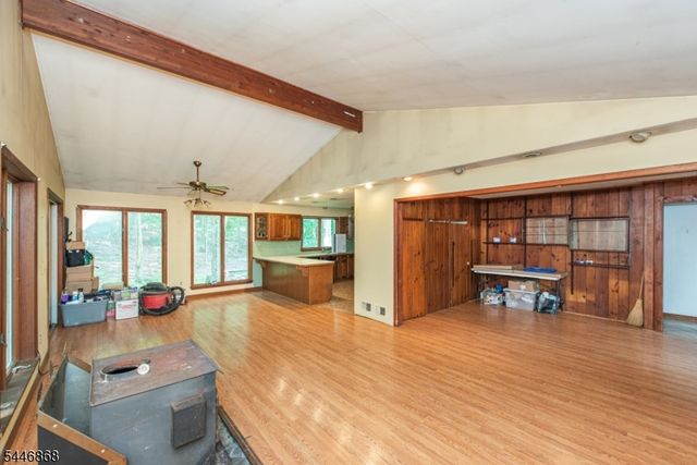 197 Snake Den Rd, Bloomingdale Boro, NJ 07465