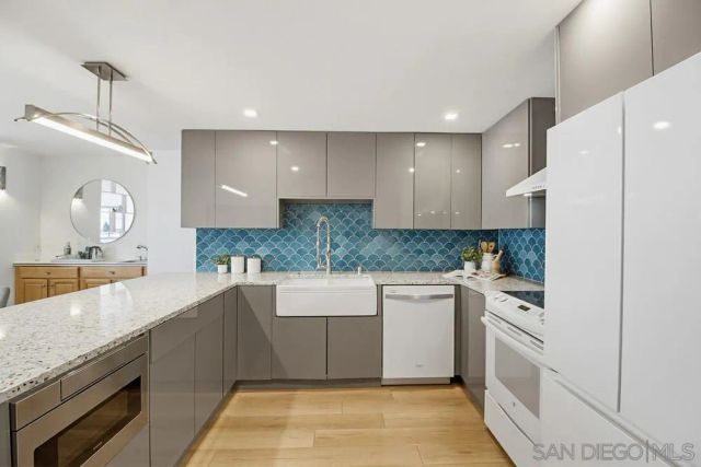 3916 Riviera Dr Unit 504, San Diego, CA 92109