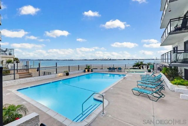 3916 Riviera Dr Unit 504, San Diego, CA 92109