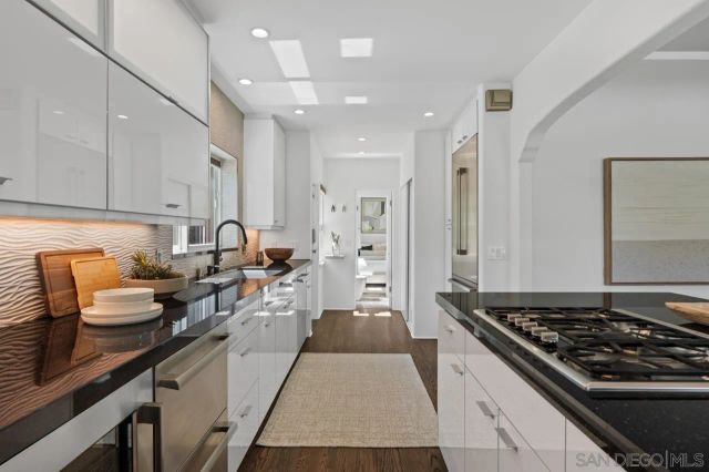 4021 S S Hempstead Cir, San Diego, CA 92116