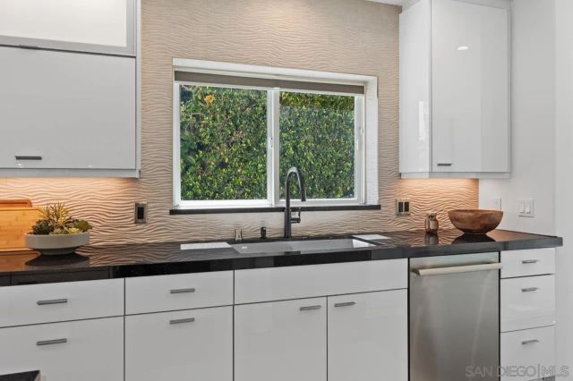 4021 S S Hempstead Cir, San Diego, CA 92116