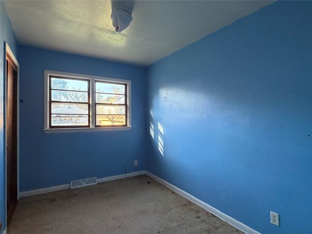 3300 Madison Avenue, Des Moines, IA 50310
