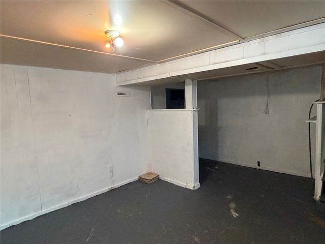 3300 Madison Avenue, Des Moines, IA 50310