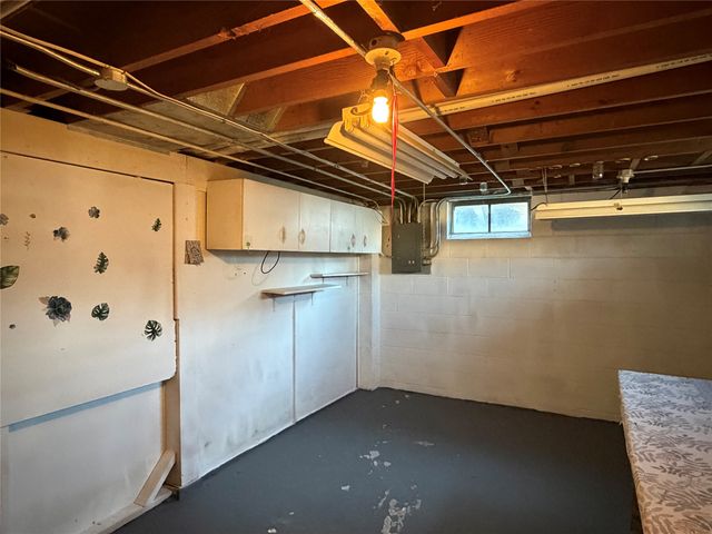 3300 Madison Avenue, Des Moines, IA 50310