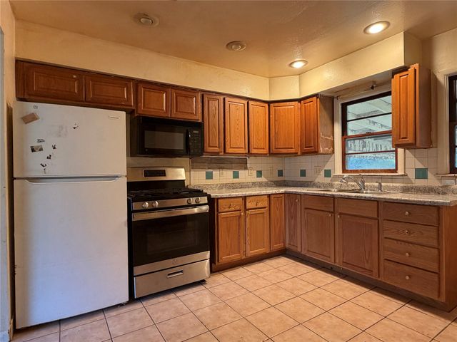 3300 Madison Avenue, Des Moines, IA 50310