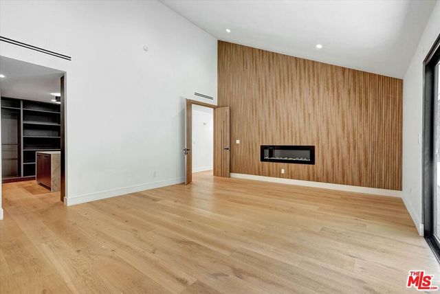 3855 Corbin Avenue, Los Angeles, CA 91356
