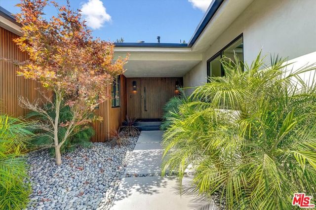 3855 Corbin Avenue, Los Angeles, CA 91356