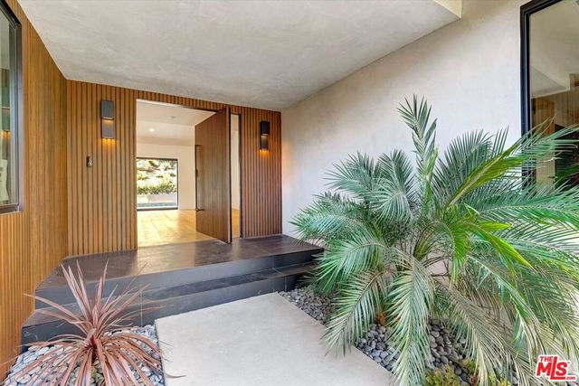 3855 Corbin Avenue, Los Angeles, CA 91356