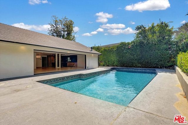 3855 Corbin Avenue, Los Angeles, CA 91356