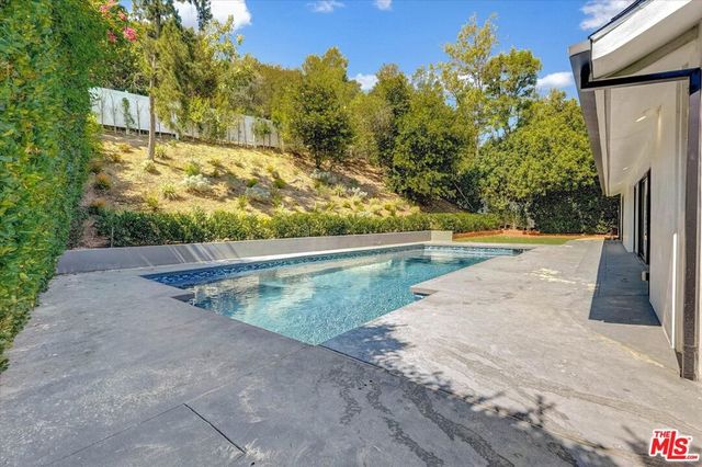 3855 Corbin Avenue, Los Angeles, CA 91356