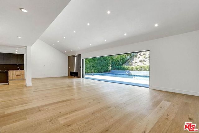 3855 Corbin Avenue, Los Angeles, CA 91356