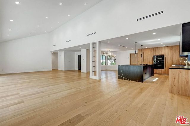 3855 Corbin Avenue, Los Angeles, CA 91356