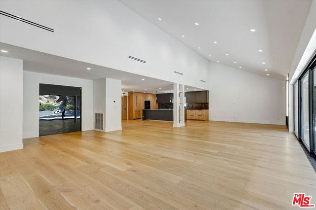 3855 Corbin Avenue, Los Angeles, CA 91356