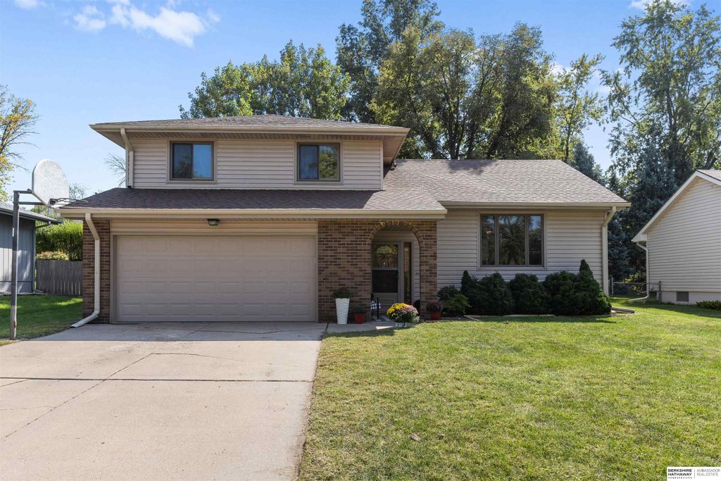 809 Buckboard Boulevard, Papillion, NE 68046