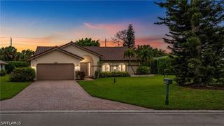 1374 Foxfire LN, Naples, FL 34104