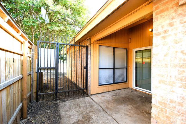 115 W Timberview Lane, Arlington, TX 76014