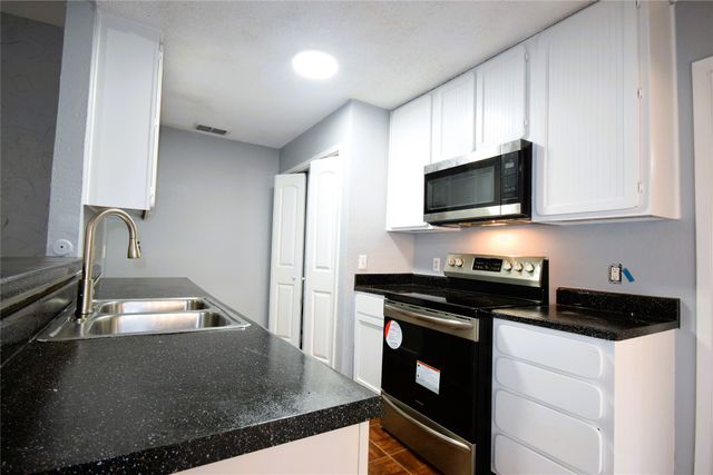 115 W Timberview Lane, Arlington, TX 76014