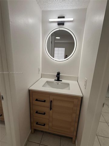 3262 W 70th St 101, Hialeah, FL 33018