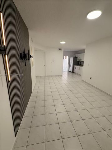 3262 W 70th St 101, Hialeah, FL 33018