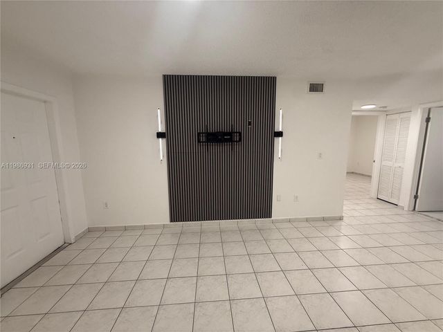 3262 W 70th St 101, Hialeah, FL 33018