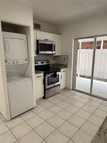 3262 W 70th St 101, Hialeah, FL 33018