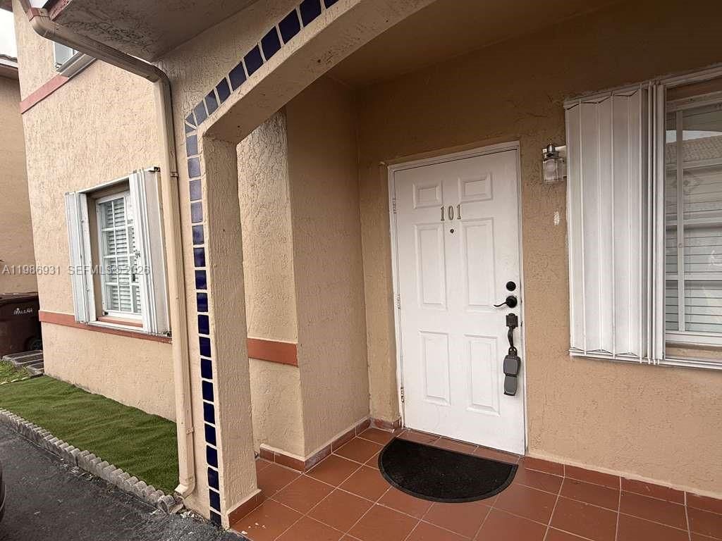 3262 W 70th St 101, Hialeah, FL 33018