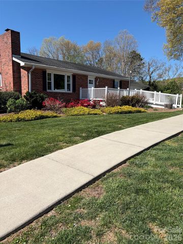 261 White Ash Circle, Hendersonville, NC 28739