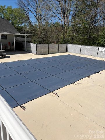 261 White Ash Circle, Hendersonville, NC 28739