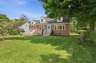 82 Lincoln Park, Longmeadow, MA 01106