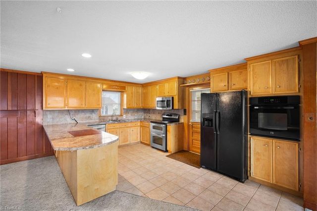 249 Dortmund Drive, Clemmons, NC 27012