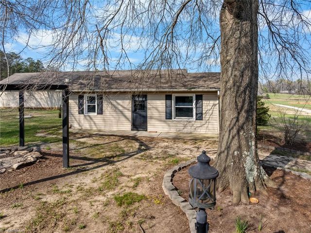 249 Dortmund Drive, Clemmons, NC 27012