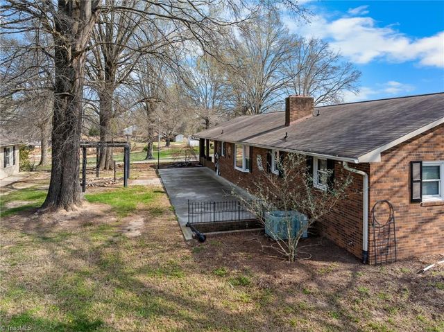 249 Dortmund Drive, Clemmons, NC 27012