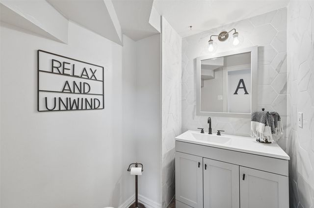 2817 Kingswood Drive, Grapevine, TX 76051