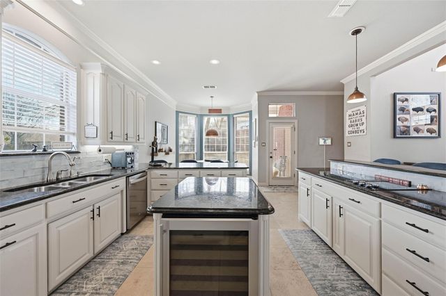 2817 Kingswood Drive, Grapevine, TX 76051