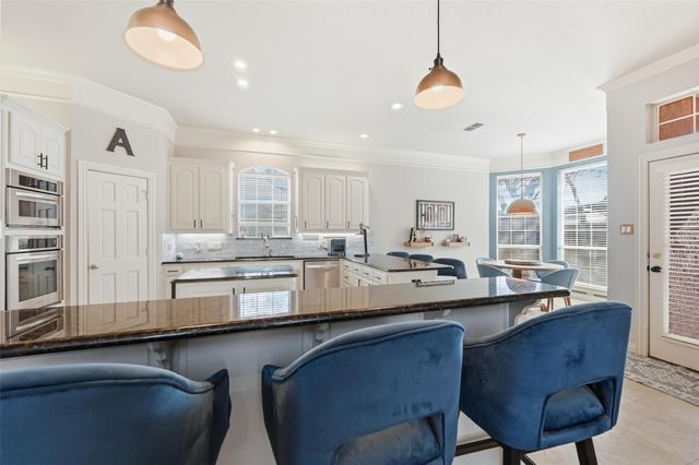 2817 Kingswood Drive, Grapevine, TX 76051