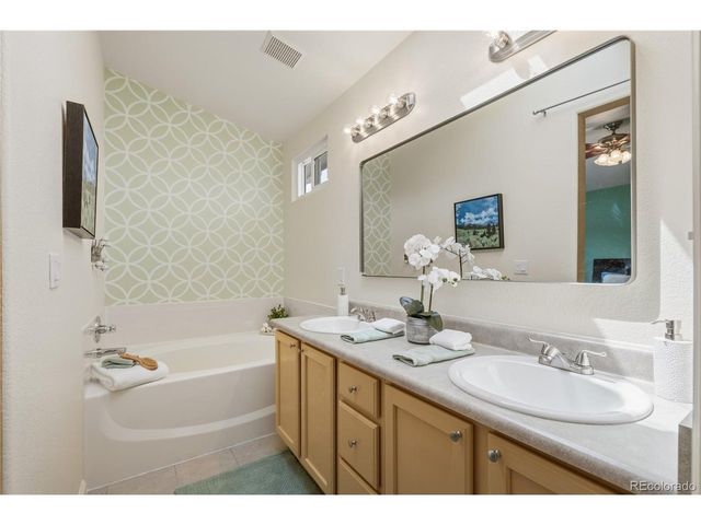 10204 Aldenbridge Ct, Highlands Ranch, CO 80126