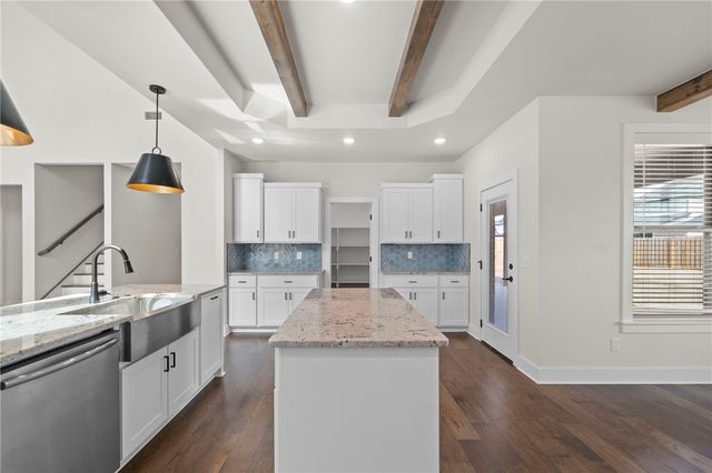 1110 Montieri Drive, Centerton, AR 72719