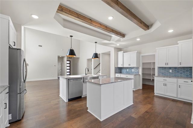 1110 Montieri Drive, Centerton, AR 72719