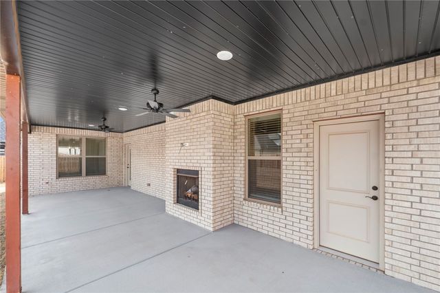 1110 Montieri Drive, Centerton, AR 72719