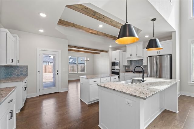 1110 Montieri Drive, Centerton, AR 72719